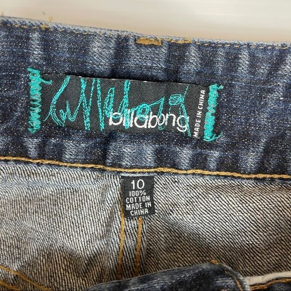 Billabong Denim Shorts Women's Size 10 Spellout Low Rise - Picture 5 of 10
